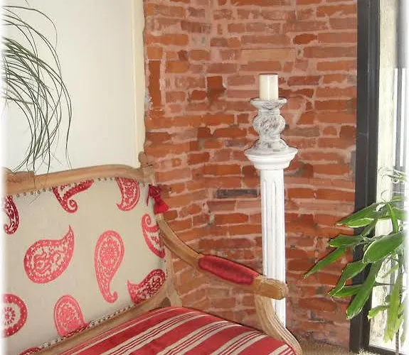 Urban Style Saint Claire Hotel