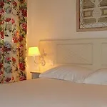 Urban Style Saint Claire Hotel