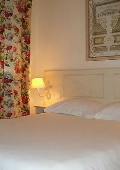 Urban Style Saint Claire Hotel