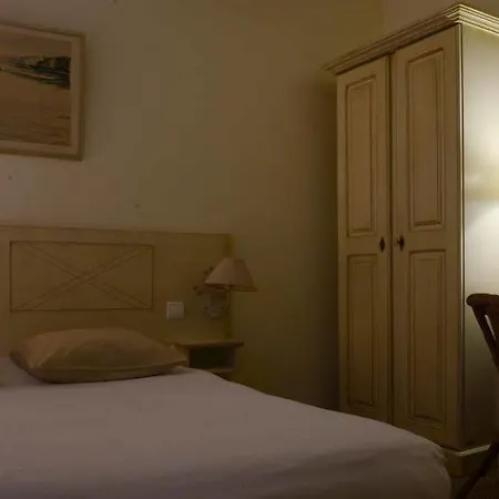 Urban Style Saint Claire Hotel