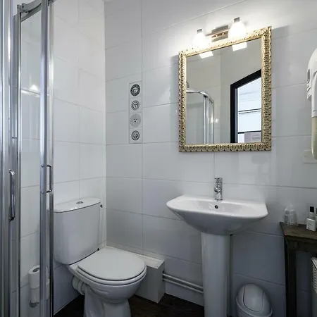 Urban Style Saint Claire מלון 3*