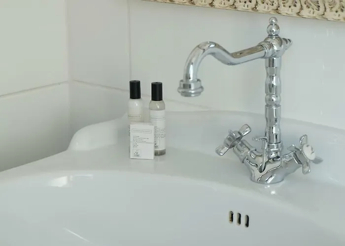 Urban Style Saint Claire Отель